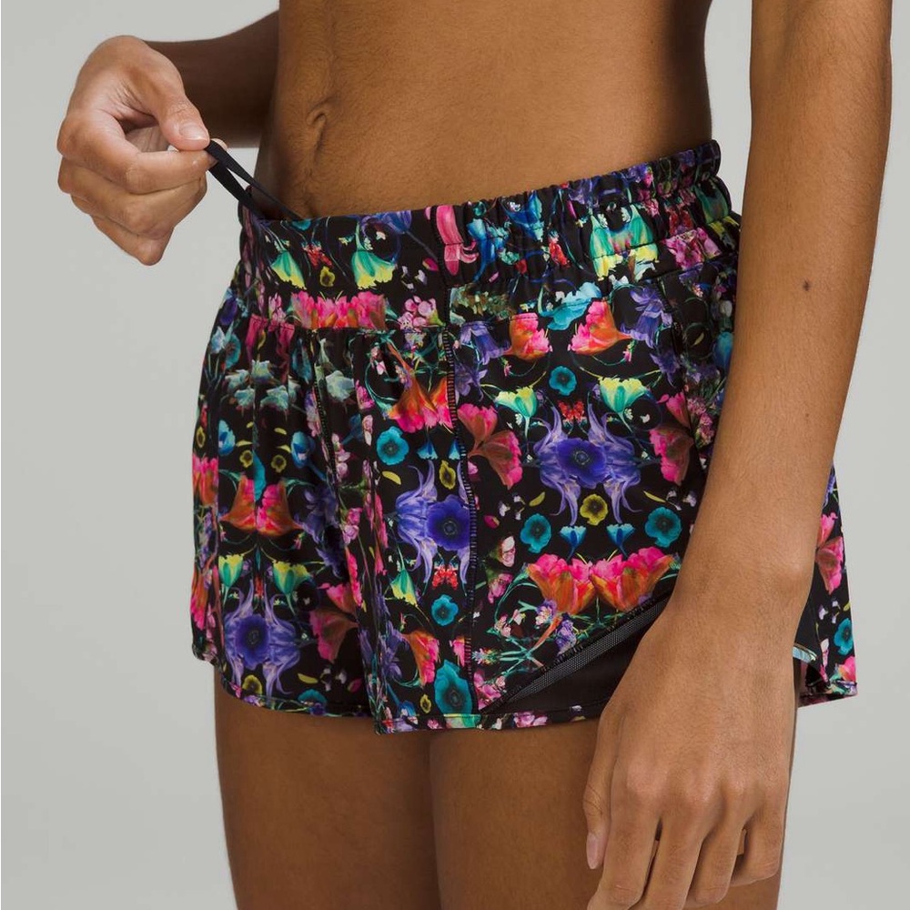 Lululemon Hotty Hot Low Rise 2.5” BNWT